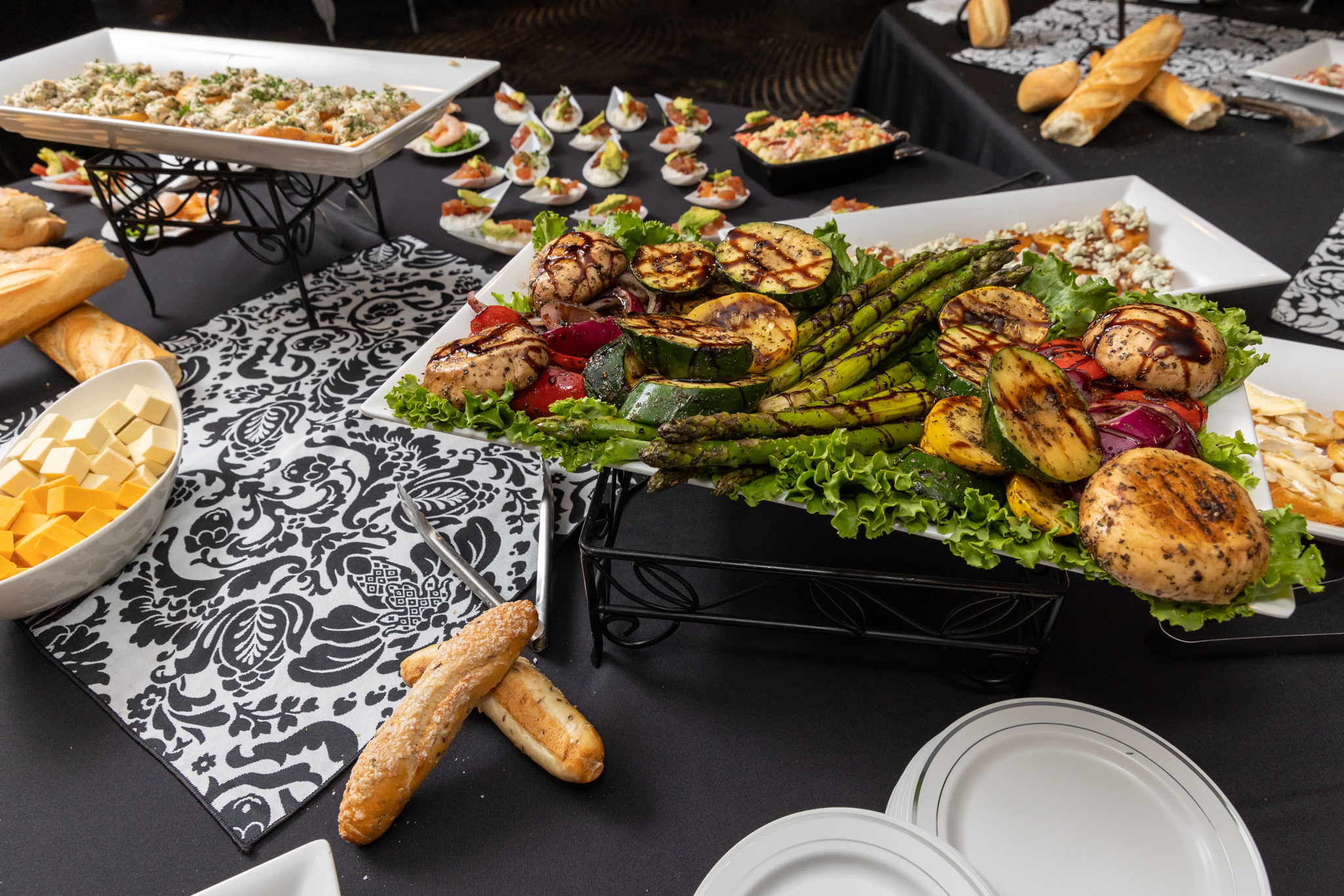 RemosCatering_AppetizerTable_37